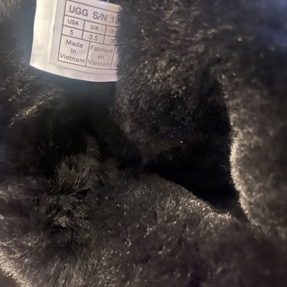 Tall Black Bailey Button Uggs - Picture 2 of 2